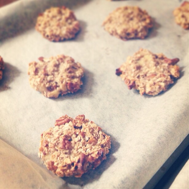 Banana and oat cookies