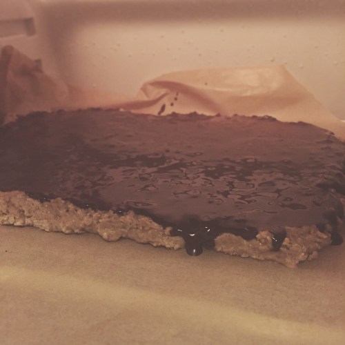 vegan-gluten-free-peanut-butter-slice-setting