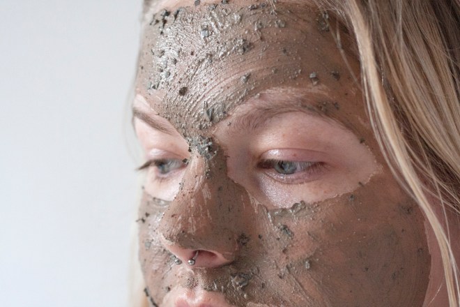 the-body-shop-himalayan-charcoal-mask-close-up