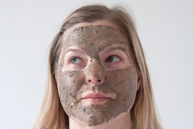 the-body-shop-himalayan-charcoal-mask-face